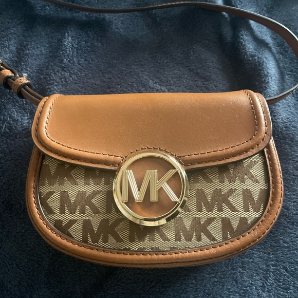 Michael Kors mini cross over bag - Picture 11 of 15